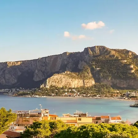 Prázdninový dům And Pool Mondello